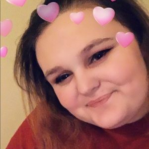 Meet your Posher, Caitlin